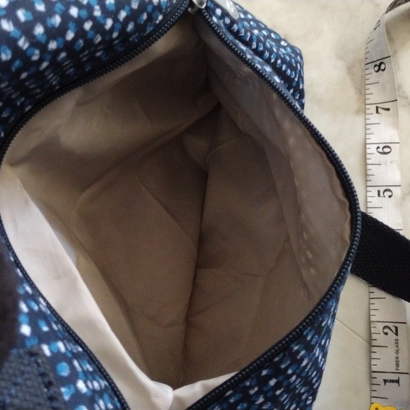 Kipling purse with monkey keychain. - Picture 15 of 16